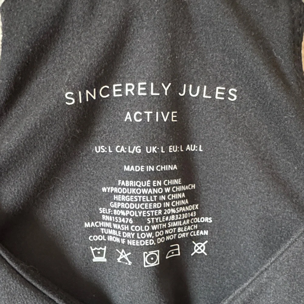 Women's Black Sleeveless Workout Tank Top - Picture 2 of 5